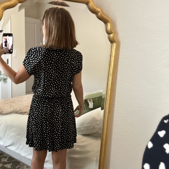 Super Cute mini dress! Short sleeves. Buttons details on the front! - Picture 3 of 9